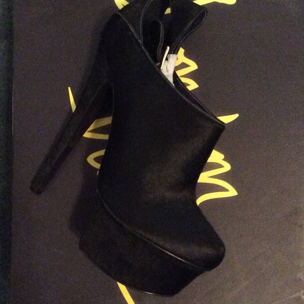 COPY - London trash bootie